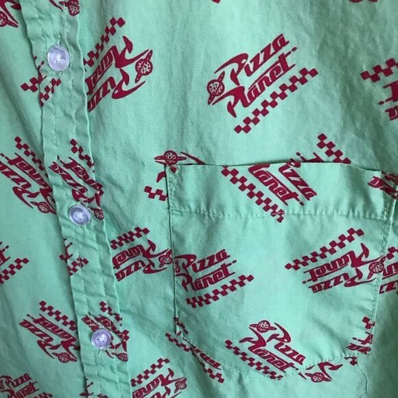 Disney Pizza Planet Toy Story green camp shirt Size Medium button down Mens - Picture 5 of 5